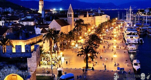 night-trogir.jpg